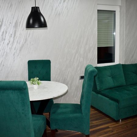 Pink House Apartments Ягодина Екстер'єр фото