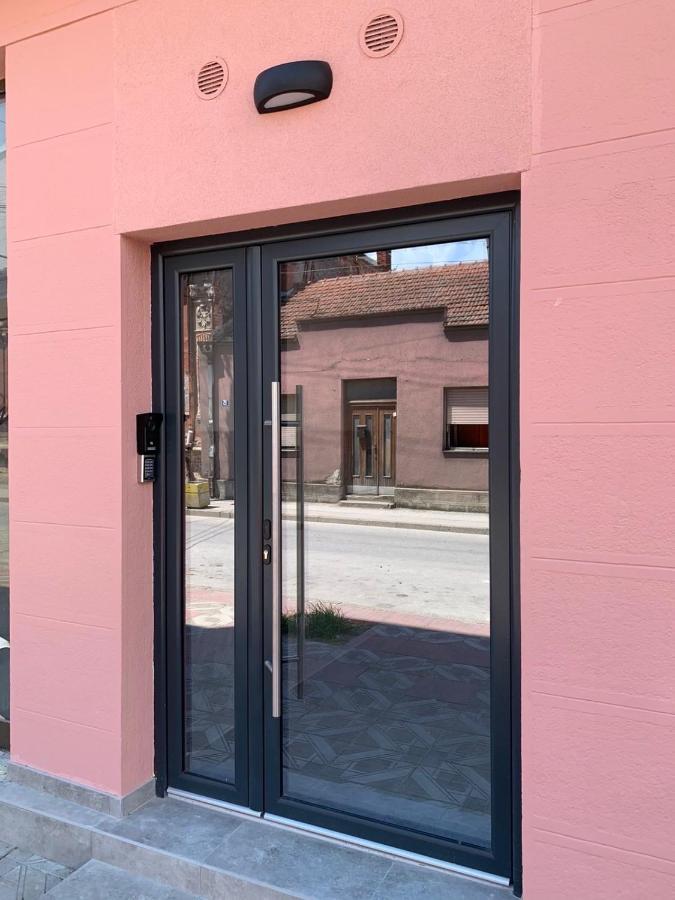 Pink House Apartments Ягодина Екстер'єр фото