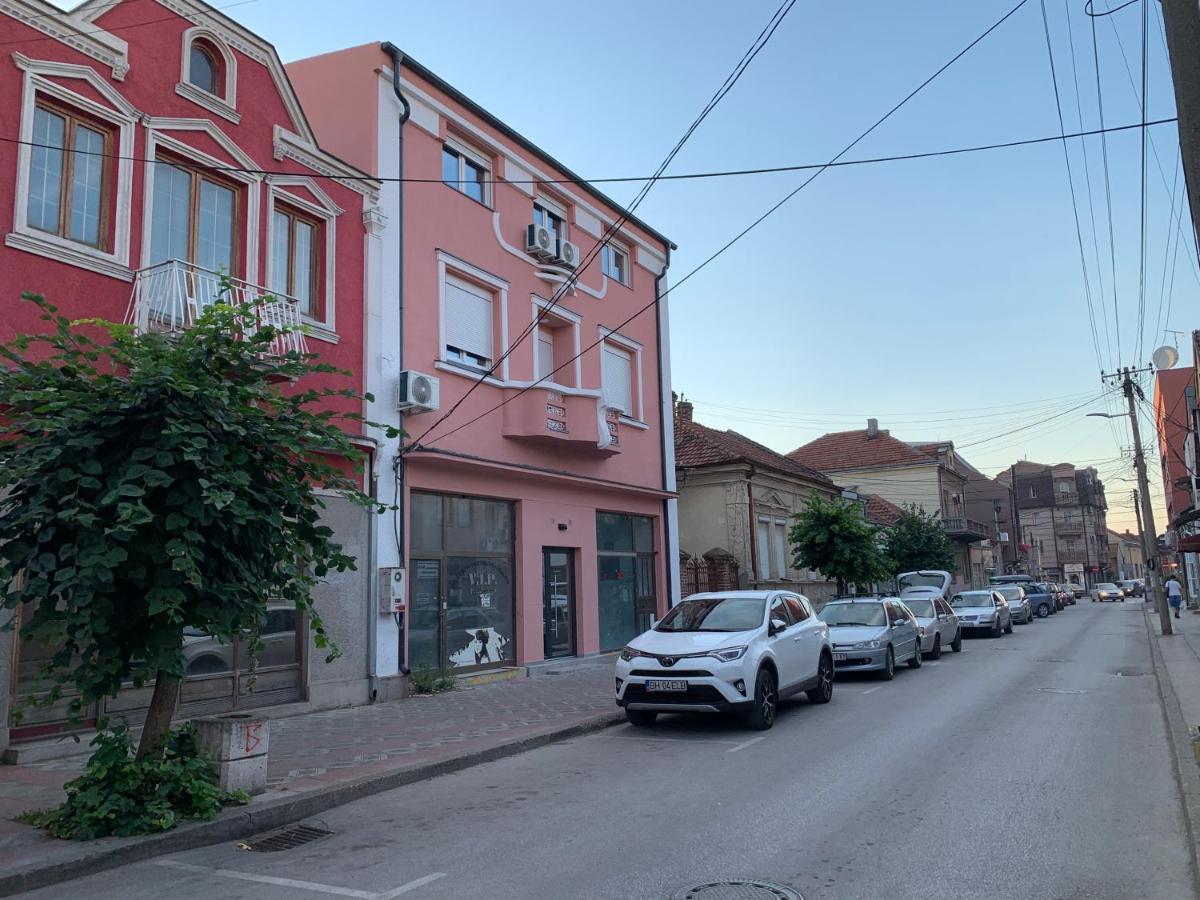 Pink House Apartments Ягодина Екстер'єр фото