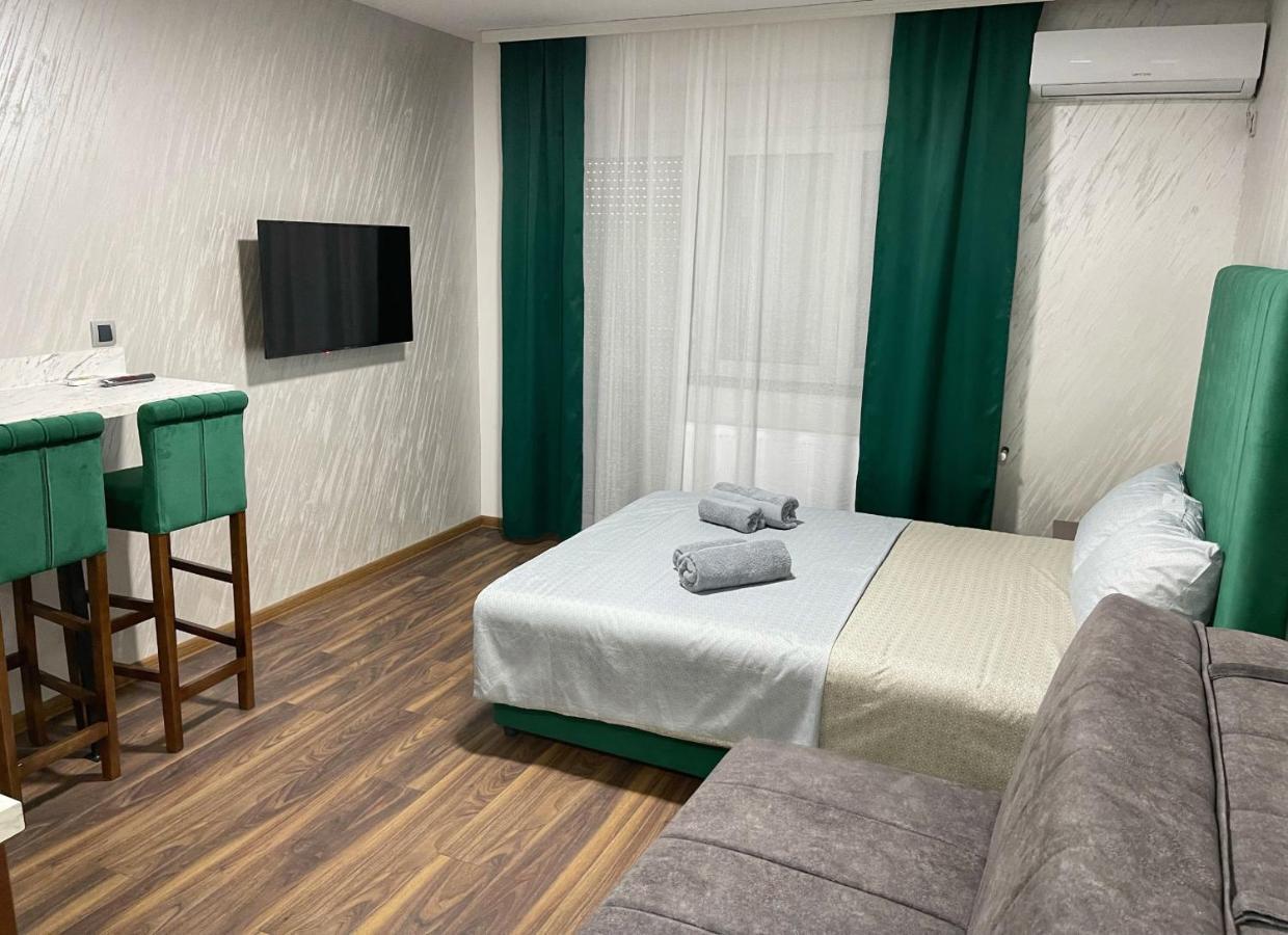 Pink House Apartments Ягодина Екстер'єр фото