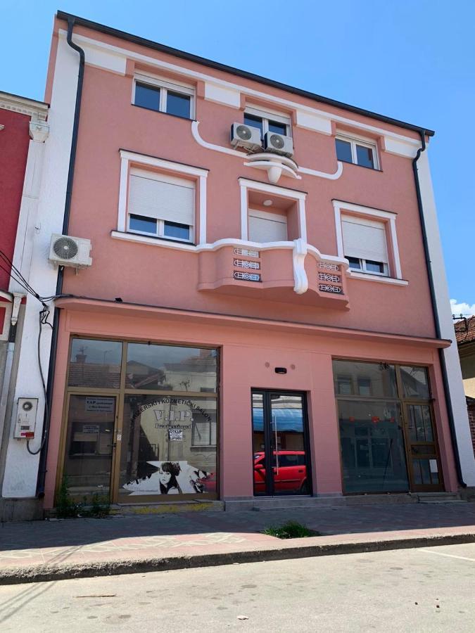 Pink House Apartments Ягодина Екстер'єр фото
