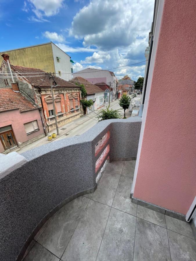 Pink House Apartments Ягодина Екстер'єр фото
