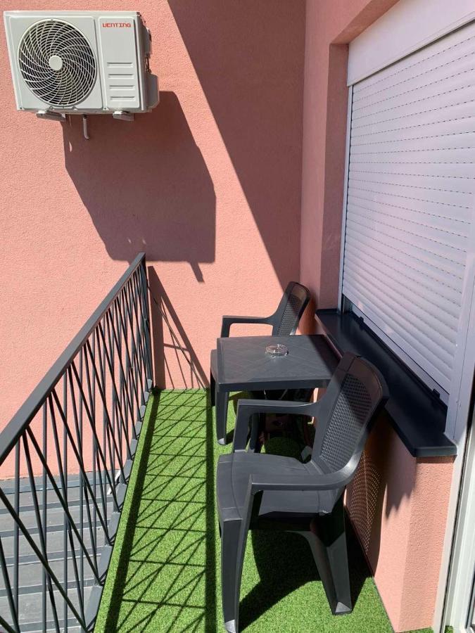 Pink House Apartments Ягодина Екстер'єр фото