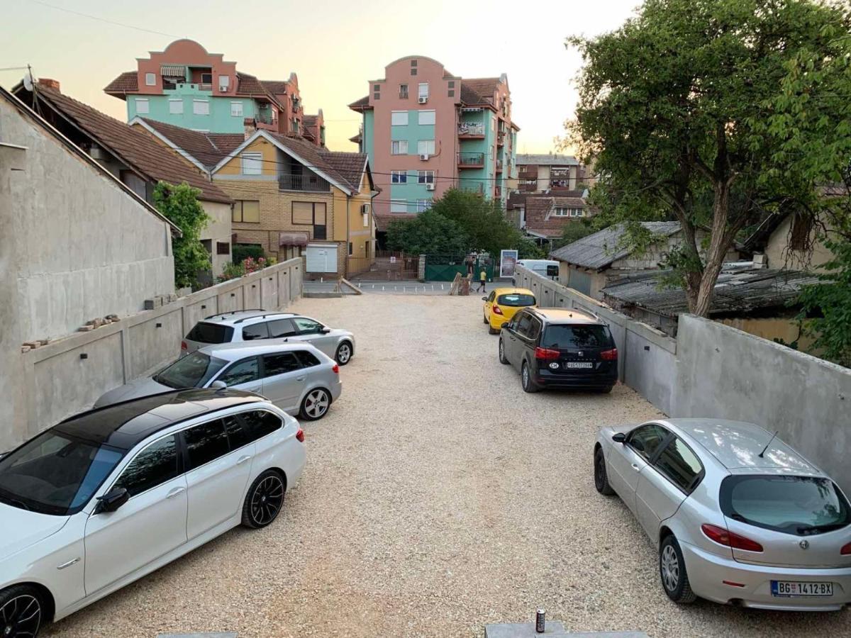 Pink House Apartments Ягодина Екстер'єр фото