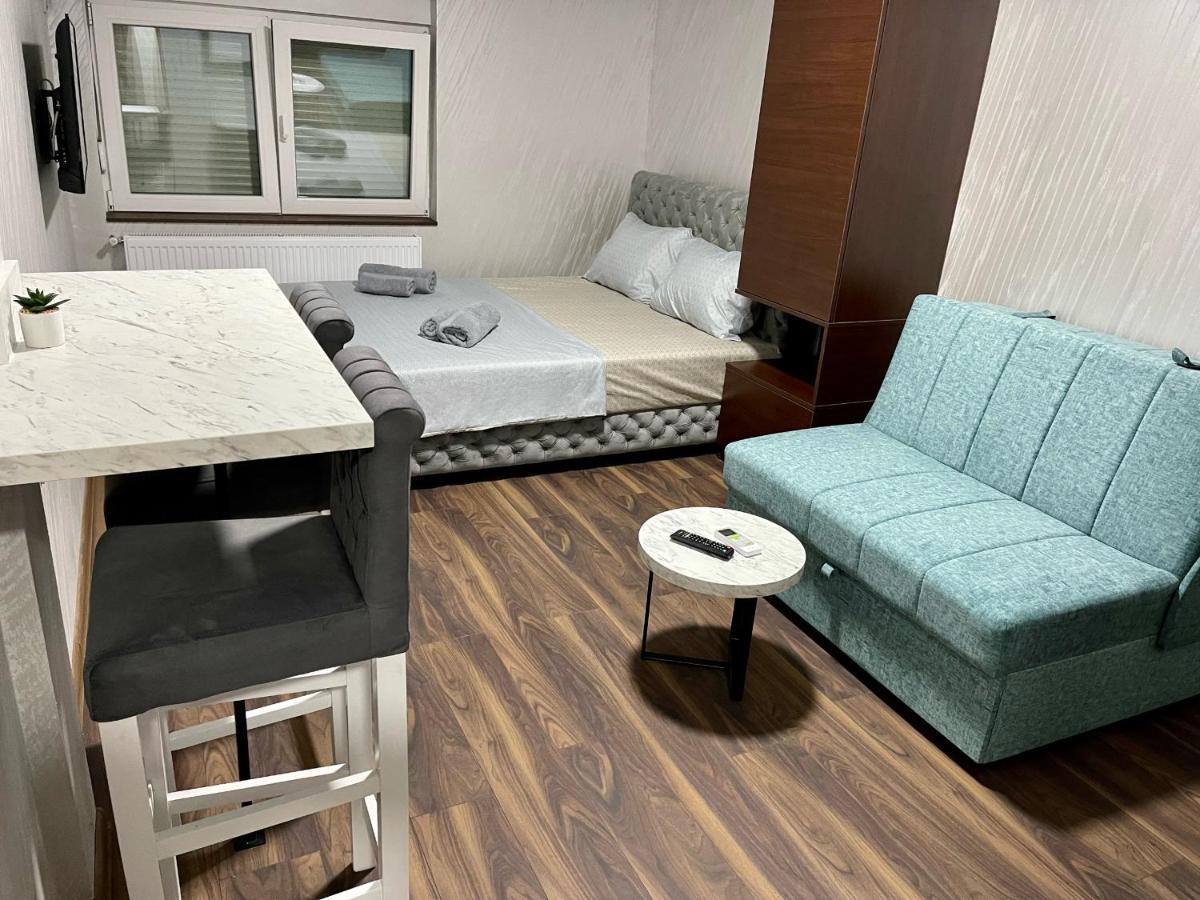 Pink House Apartments Ягодина Екстер'єр фото
