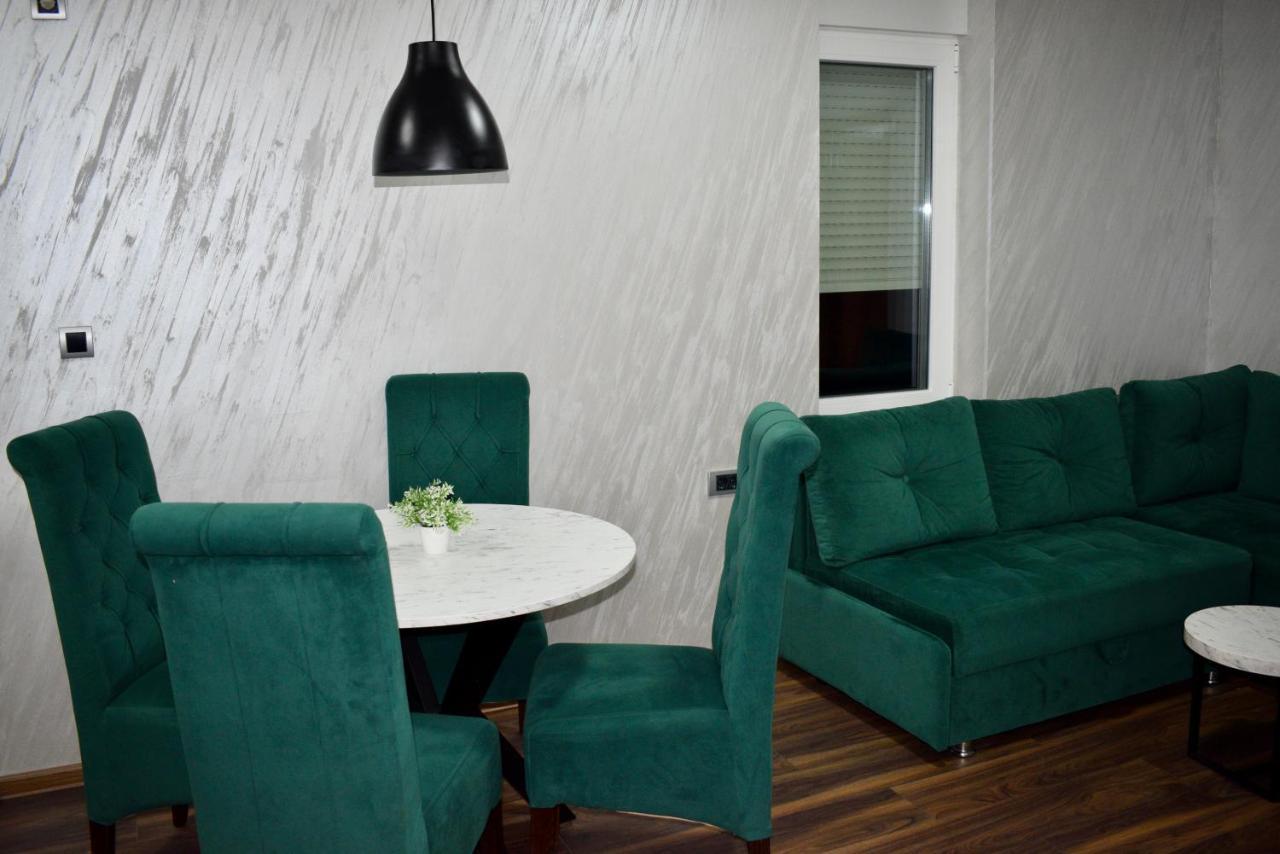 Pink House Apartments Ягодина Екстер'єр фото