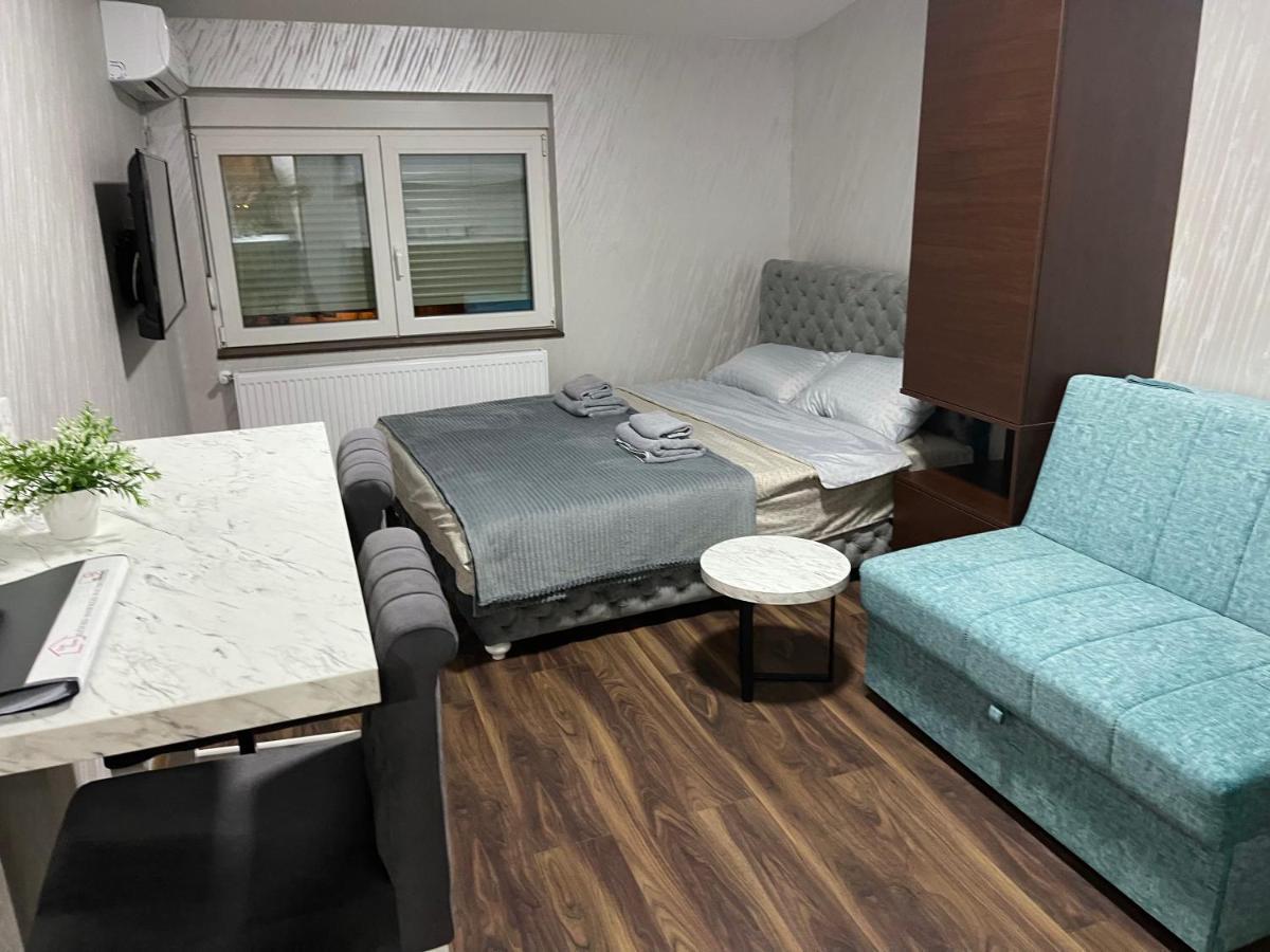 Pink House Apartments Ягодина Екстер'єр фото